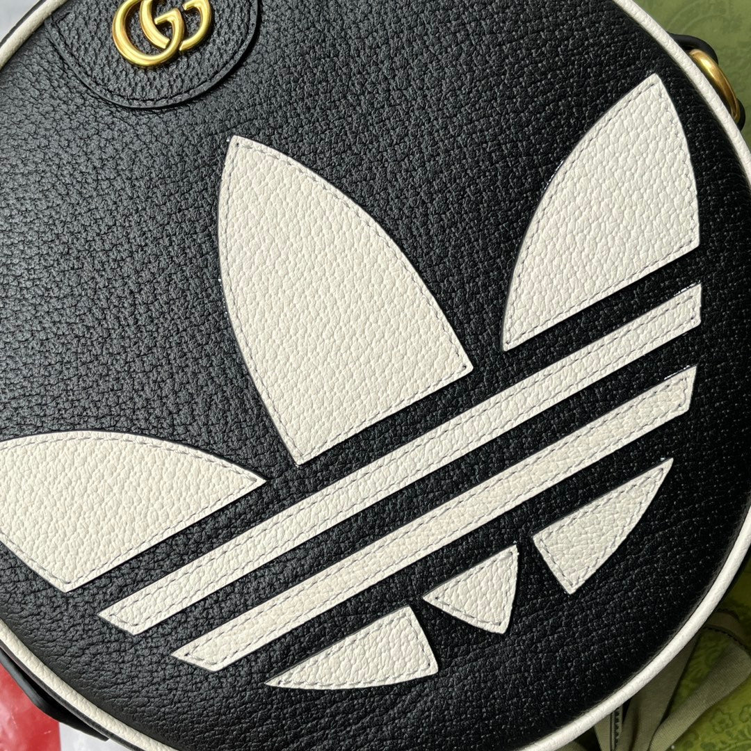 Sac bandoulière GGxADIDAS OPHIDIA 22 en cuir de veau noir et blanc