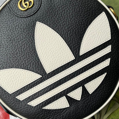 Sac bandoulière GGxADIDAS OPHIDIA 22 en cuir de veau noir et blanc