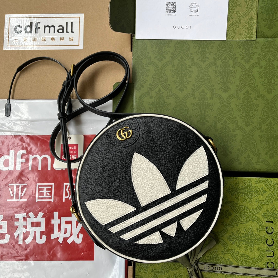 Sac bandoulière GGxADIDAS OPHIDIA 22 en cuir de veau noir et blanc