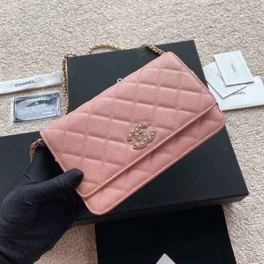 CC Classic Woc 20 cm en cuir de veau grainé rose, finitions diamant et or