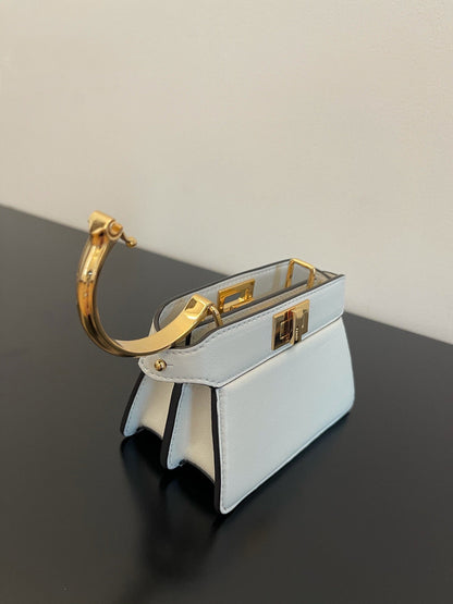 フェンディ ピーカブー イゼウ マイクロ 12 バッグ（ホワイトカーフスキン、ゴールド金具）