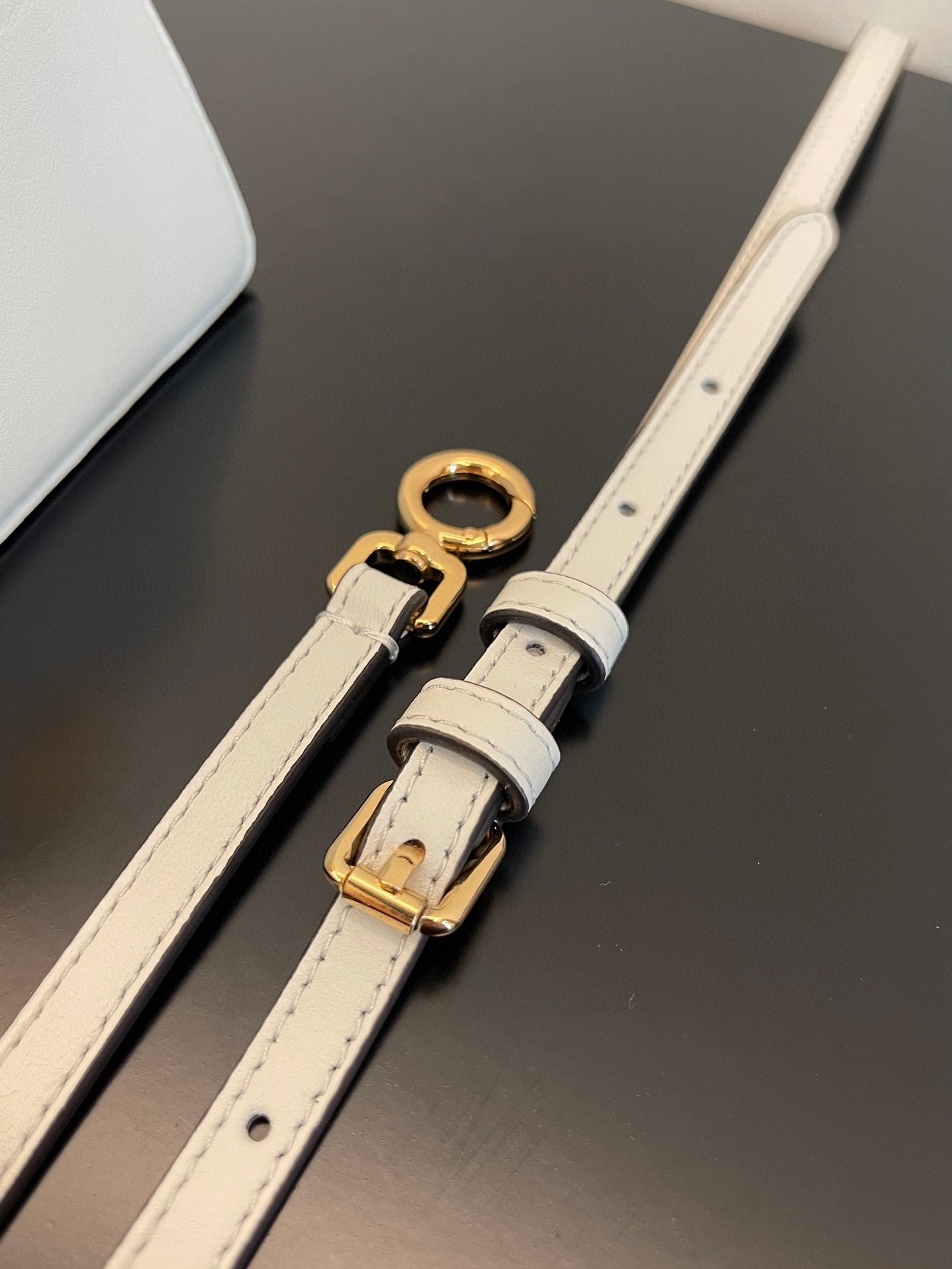 フェンディ ピーカブー イゼウ マイクロ 12 バッグ（ホワイトカーフスキン、ゴールド金具）