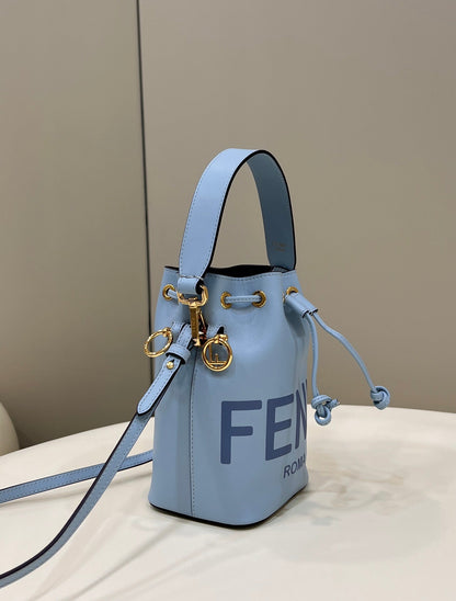 SAC MON TRESOR MINI 18 EN CUIR DE VEAU BLEU CLAIR FF AVEC QUINCAILLERIE DORÉ