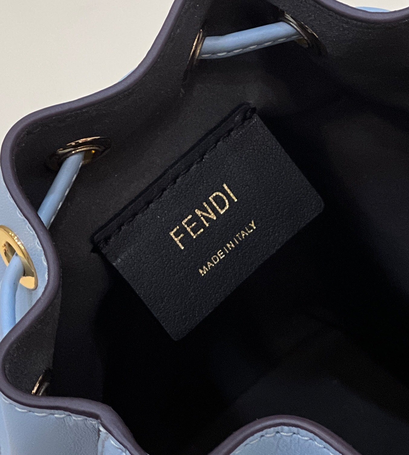 SAC MON TRESOR MINI 18 EN CUIR DE VEAU BLEU CLAIR FF AVEC QUINCAILLERIE DORÉ
