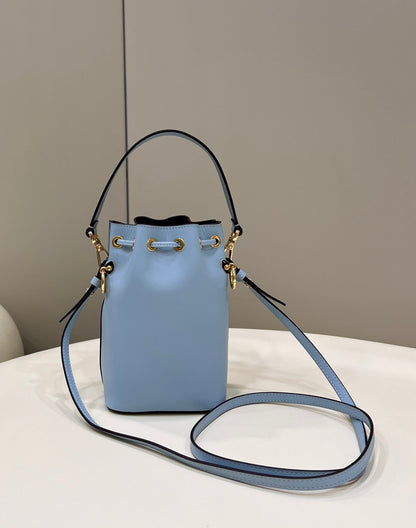 SAC MON TRESOR MINI 18 EN CUIR DE VEAU BLEU CLAIR FF AVEC QUINCAILLERIE DORÉ