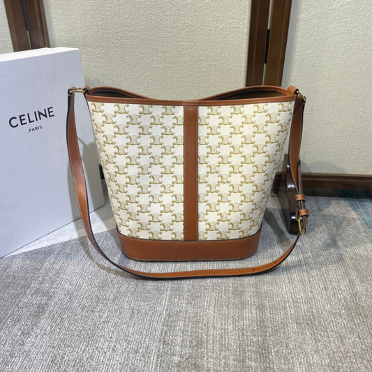 SEAU 33 EN TOILE TRIOMPHE BLANCHE ET GARNITURES EN CUIR DE VEAU MARRON BRONZE