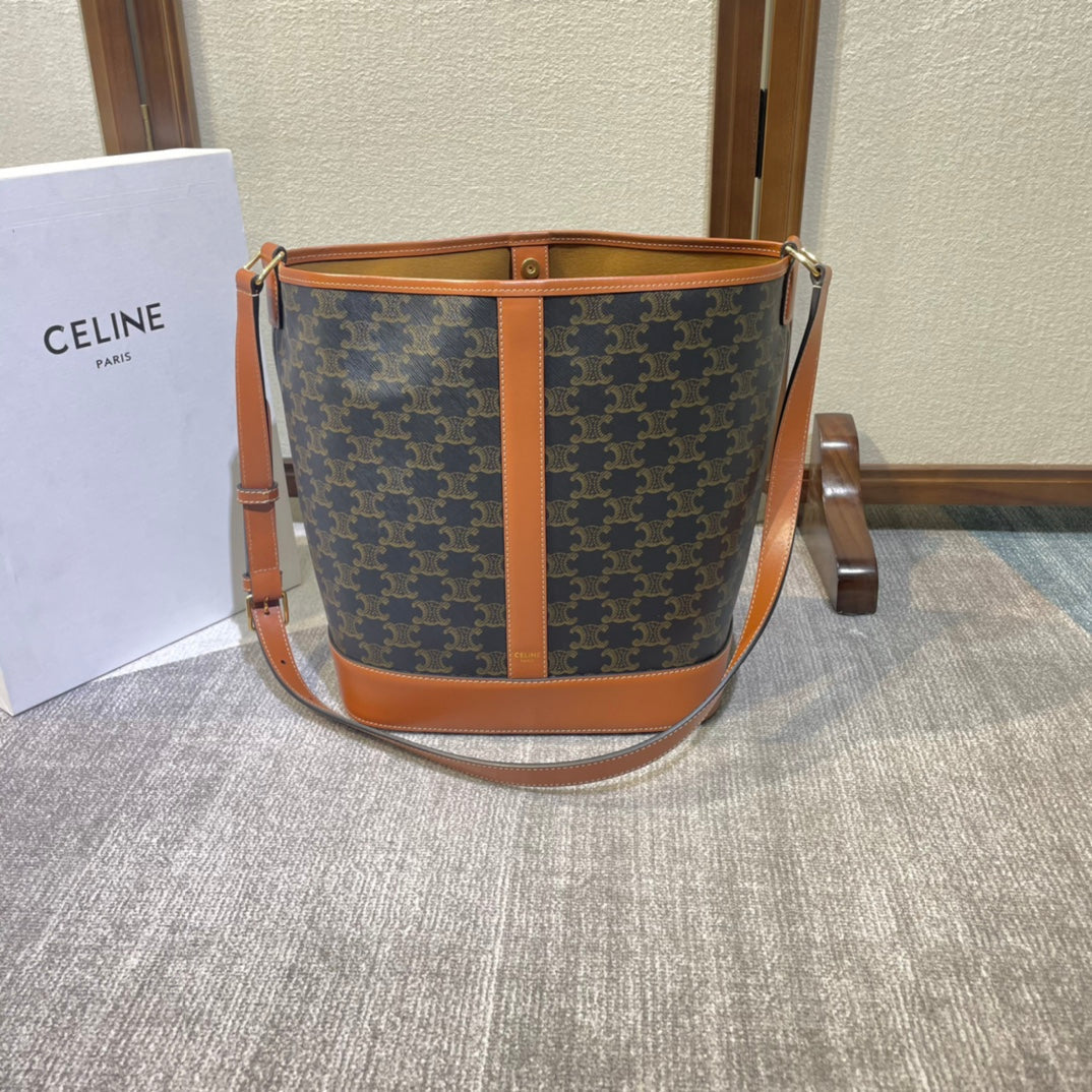 バケット33 ブラック トリオンフ キャンバスとブロンズブラウン カーフスキントリム