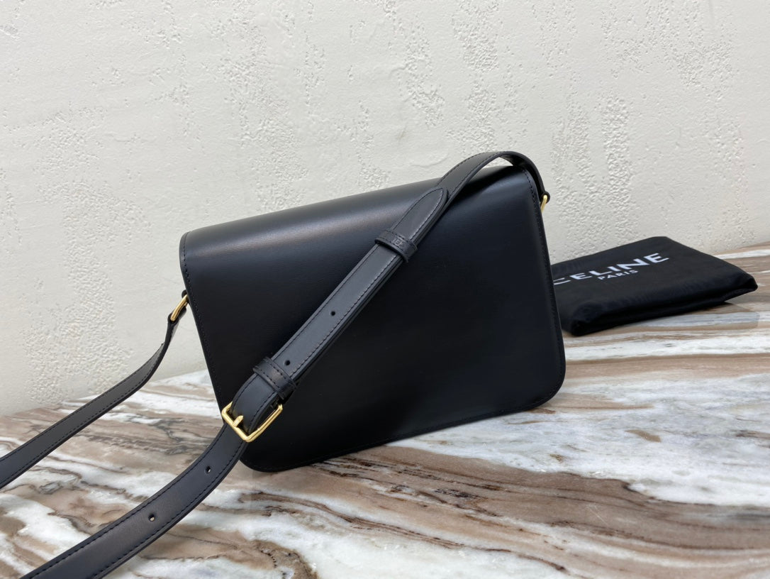 CLASSIQUE TRIOMPHE 22 BLACK CALFSKIN GOLD HARDWARE
