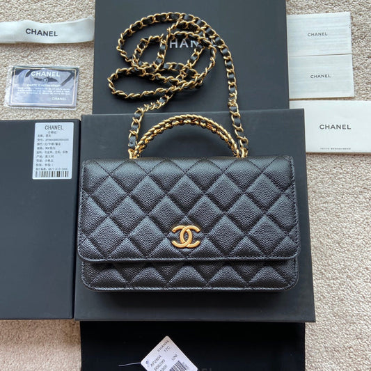 Sac à main CC Woc 20 cm avec poignée supérieure en cuir de veau grainé noir et accessoires dorés