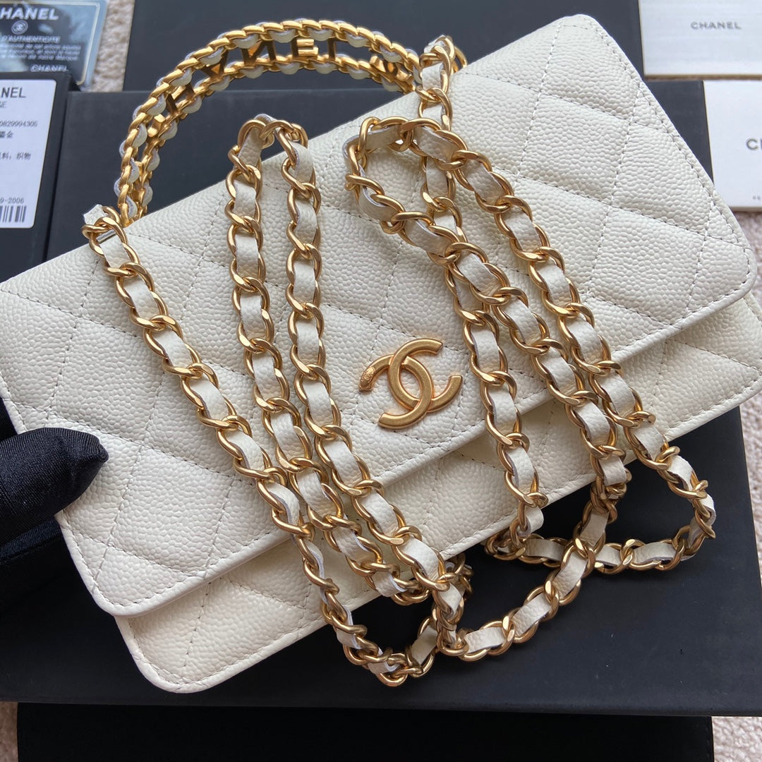 Sac à main CC Woc 20 cm avec poignée supérieure en cuir de veau grainé blanc et accessoires dorés