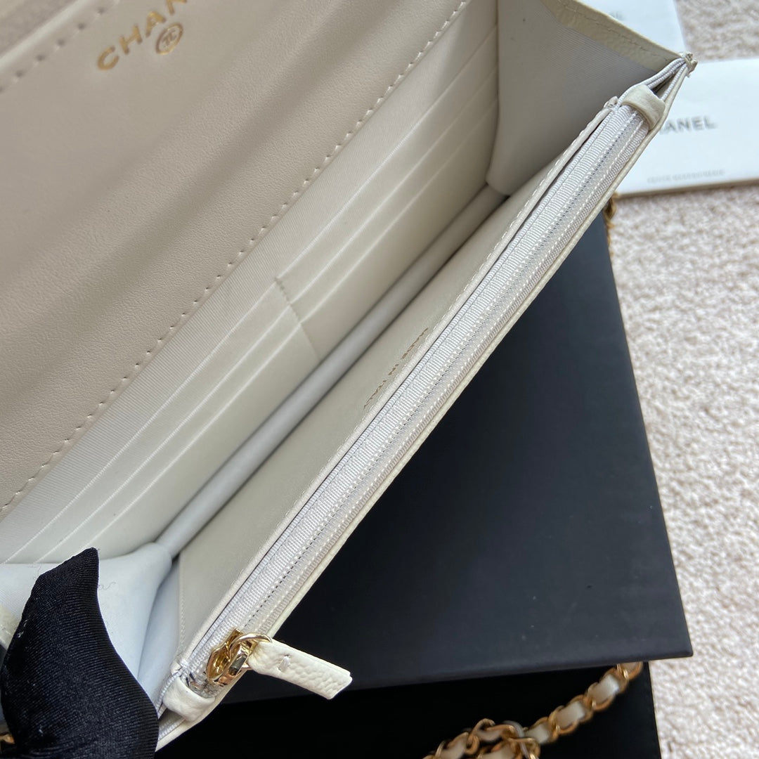 Sac à main CC Woc 20 cm avec poignée supérieure en cuir de veau grainé blanc et accessoires dorés