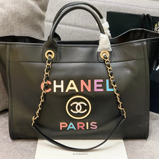 Sac cabas CC DEAUVILLE 39 cm en cuir de veau noir et logo multicolore