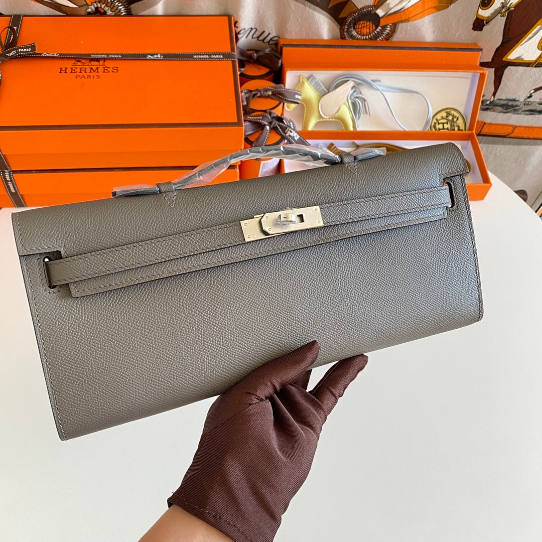 HM Kelly Cut 31 Cuir Epsom Gris Fossile Ferrures Argentées 229053