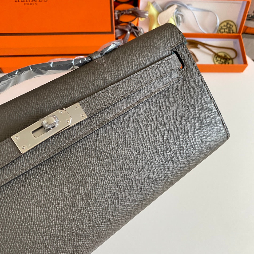 HM Kelly Cut 31 Cuir Epsom Gris Fossile Ferrures Argentées 229053