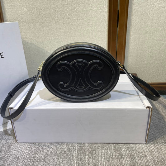 SAC PORTEFEUILLE OVALE 20 EN CUIR DE VEAU NOIR