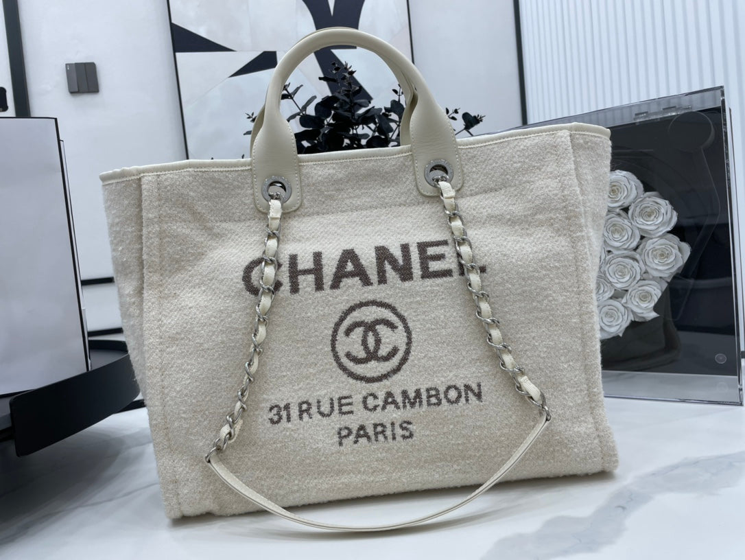 Sac CC Deauville en tweed, cuir beige clair, accessoires argentés, taille 9