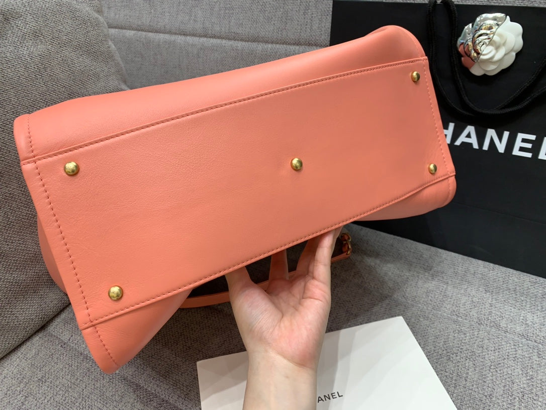 SAC CABAS CC DEAUVILLE 39 CM EN CUIR DE VEAU ORANGE LOGO MULTICOLORE