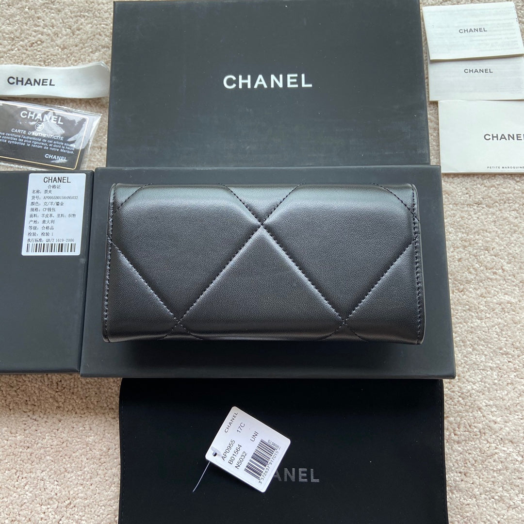 Portefeuille long CC 19 19 cm en cuir de veau noir