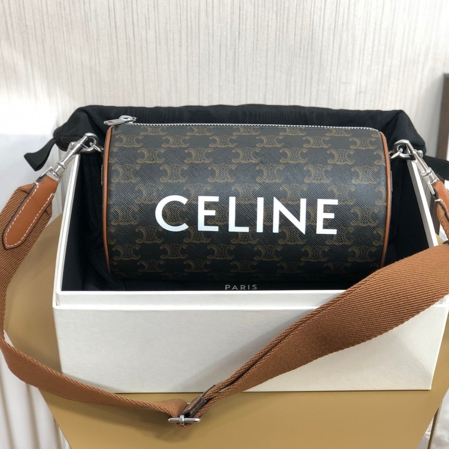 円筒形 22 バッグ ブラック パターン 牛革