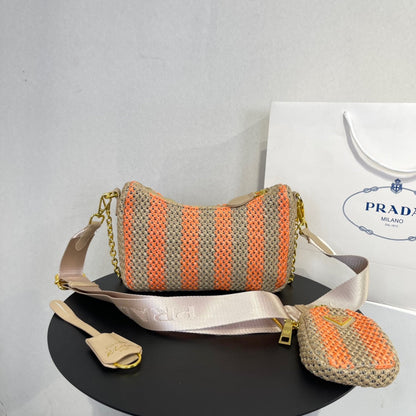 Sac hobo Pra 23 en raphia beige mélangé orange avec logo blanc et accessoires dorés