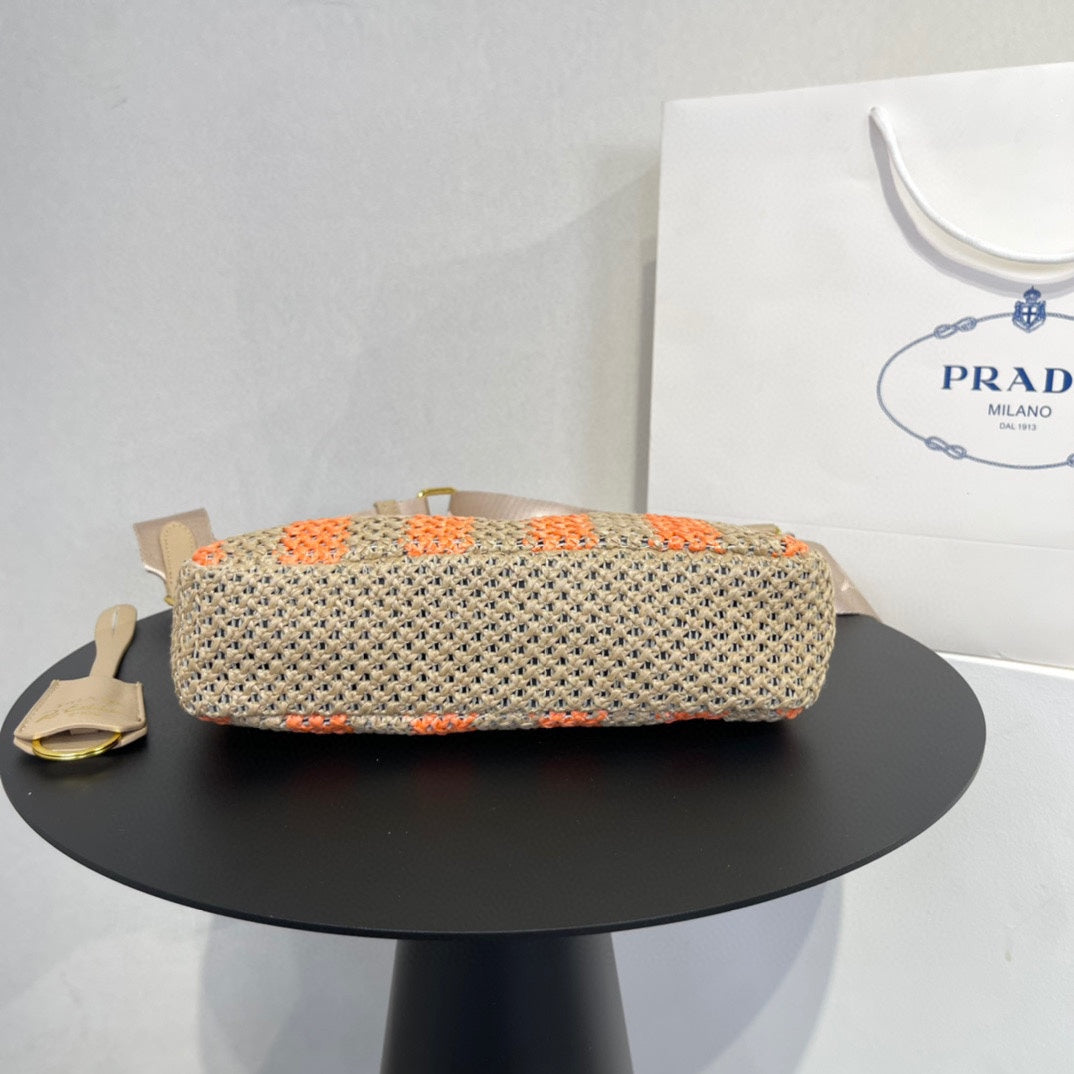 Sac hobo Pra 23 en raphia beige mélangé orange avec logo blanc et accessoires dorés