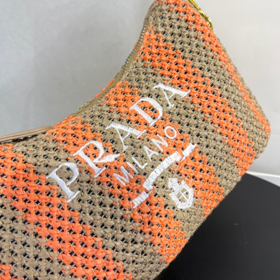 Sac hobo Pra 23 en raphia beige mélangé orange avec logo blanc et accessoires dorés