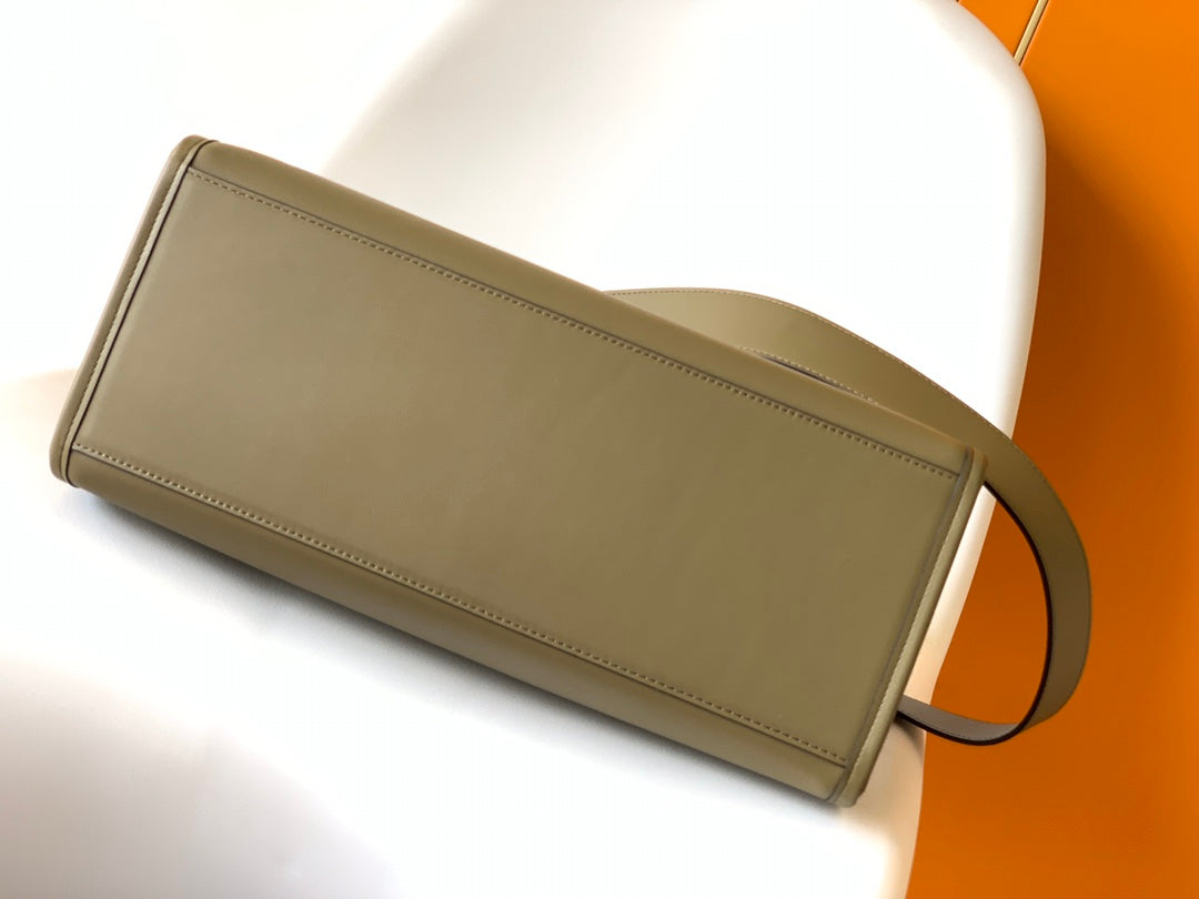 Sac Fend Sunshine Medium 35 en cuir olive 