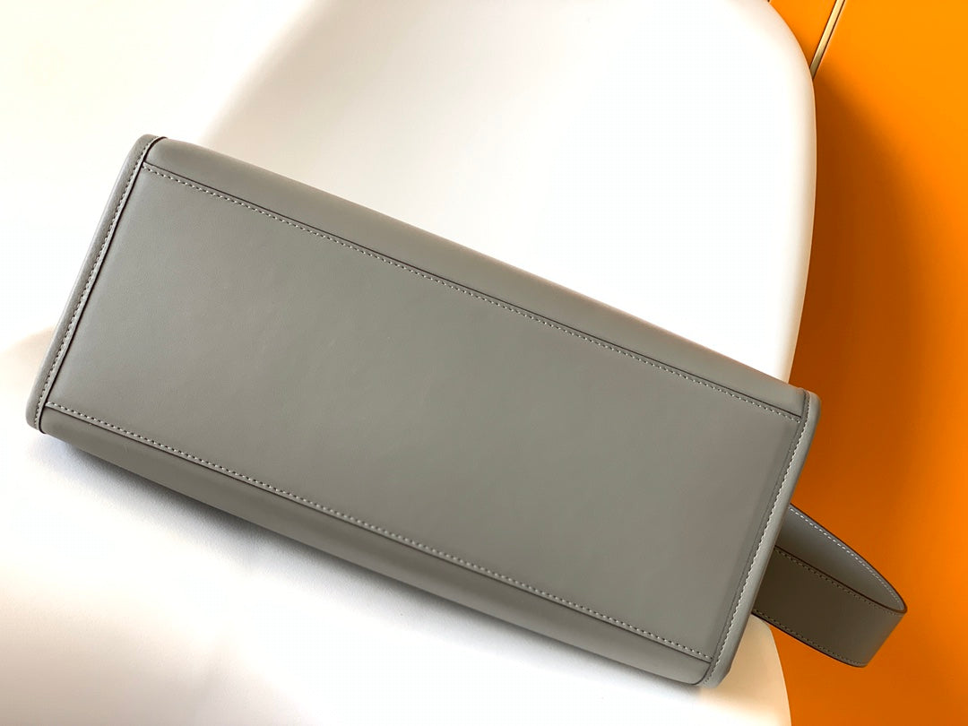 フェンド サンシャイン ミディアムバッグ 35 グレーレザー