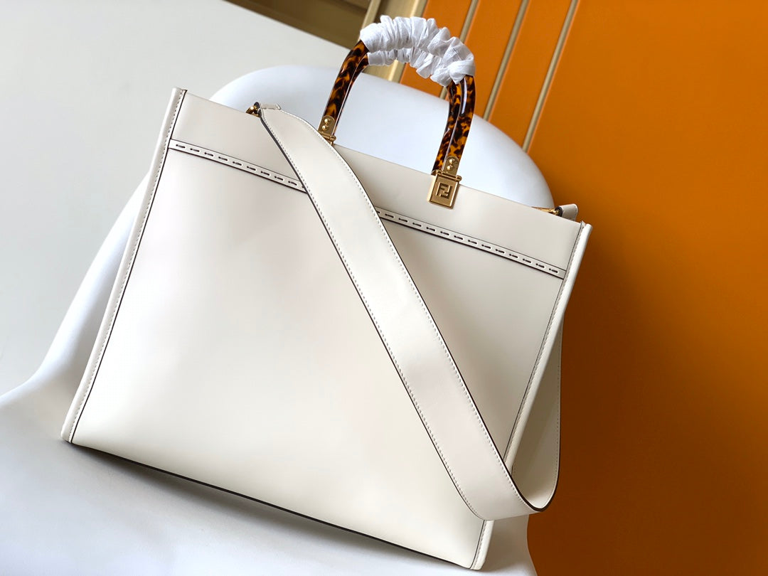 Sac Fend Sunshine Medium 35 en cuir blanc 