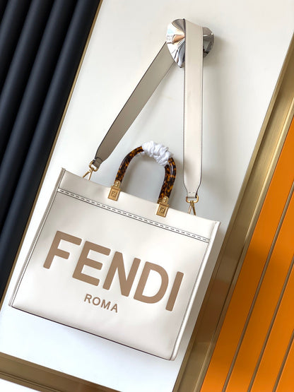 Sac Fend Sunshine Medium 35 en cuir blanc 