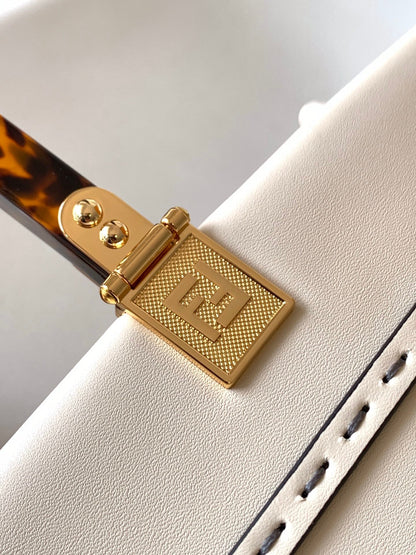 Sac Fend Sunshine Medium 35 en cuir blanc 
