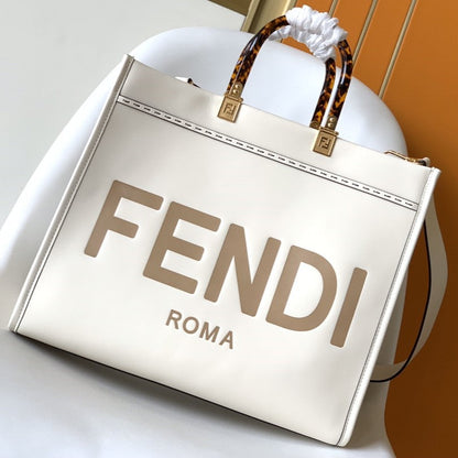 Sac Fend Sunshine Medium 35 en cuir blanc 