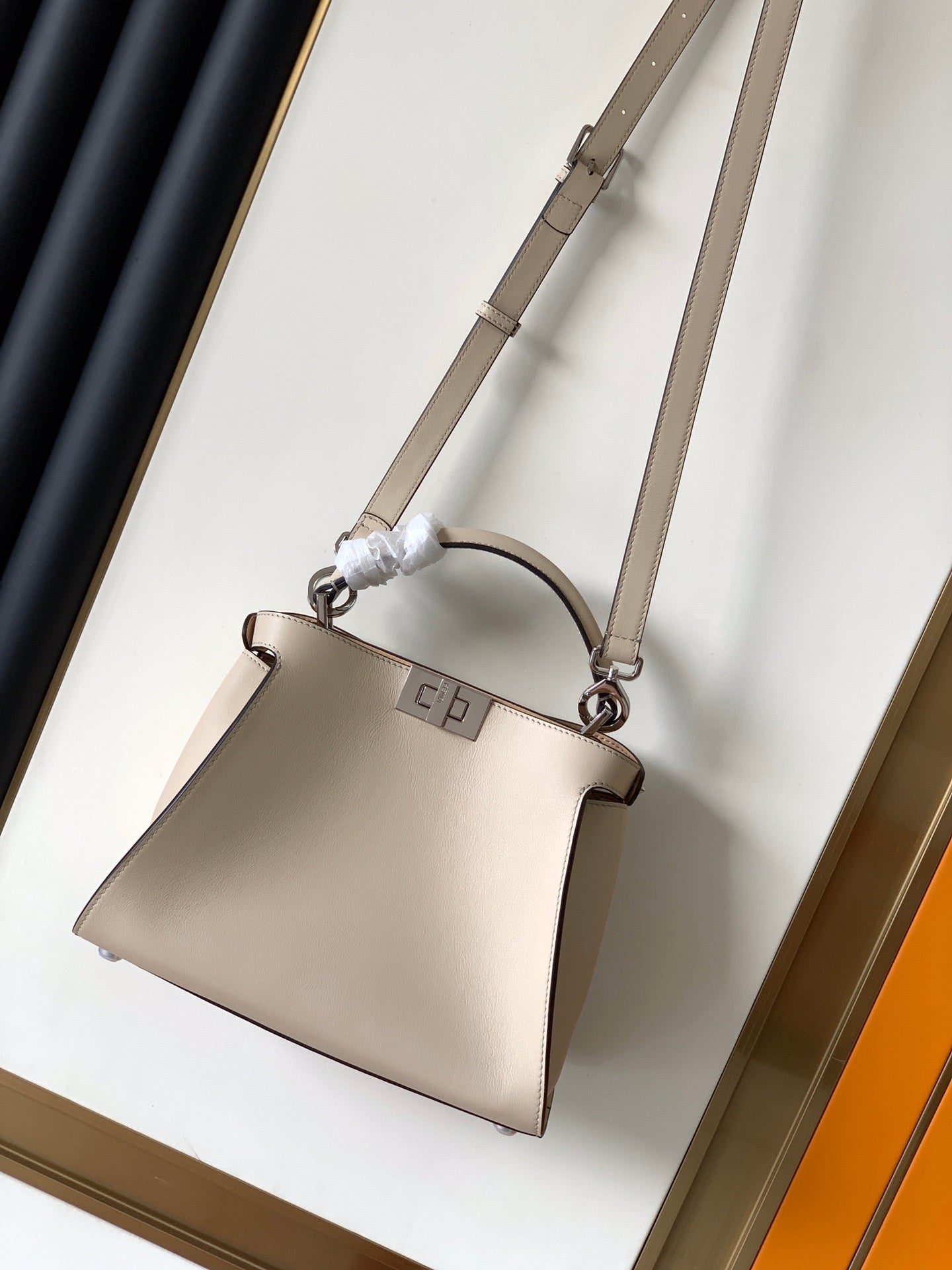 ピーカブー ISeeU スモール 27cm バッグ アイボリー ラムスキン ゴールド金具