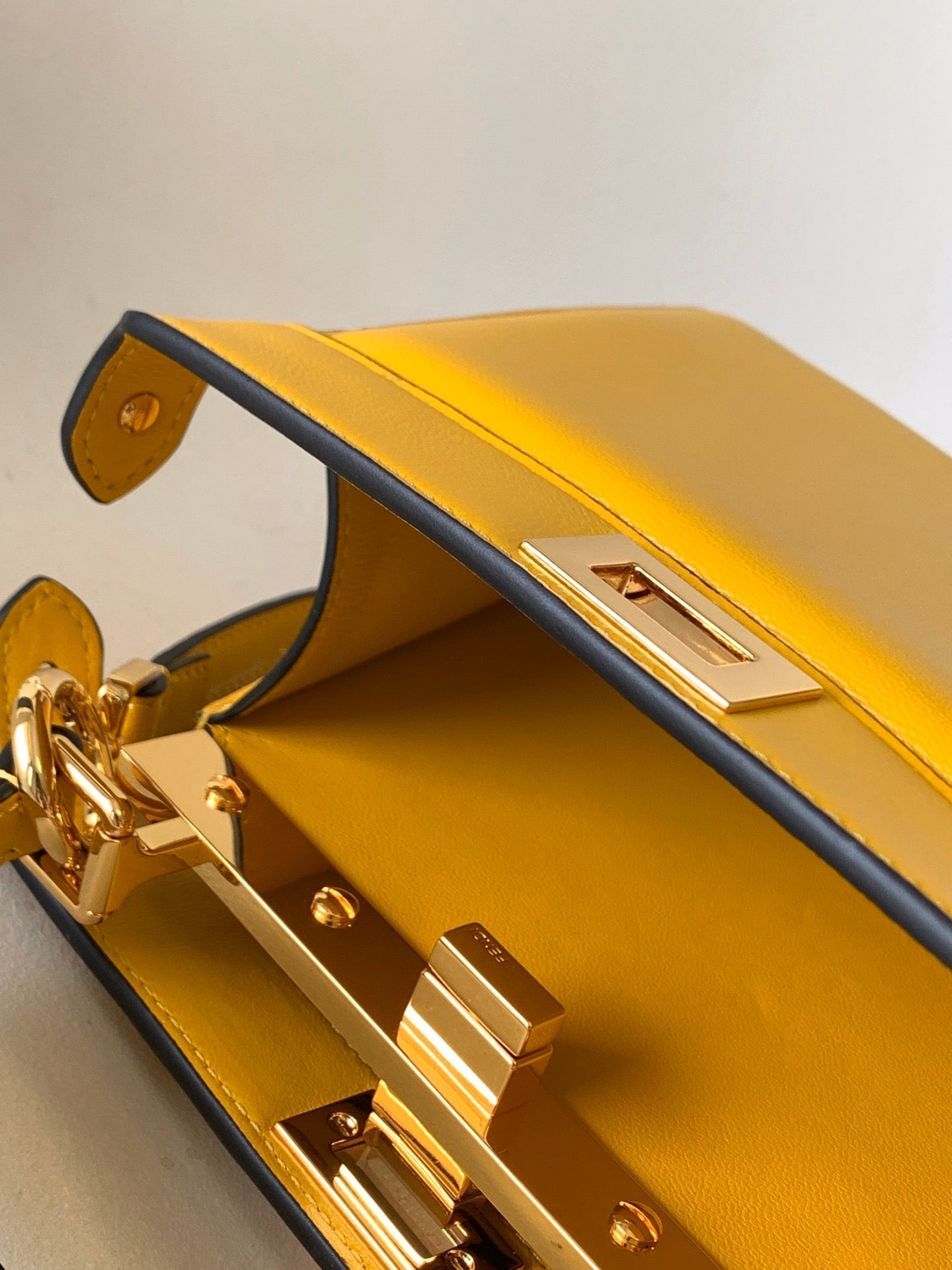 Sac Peekaboo ISeeU Petite 20 Cuir d'agneau jaune Ghw 