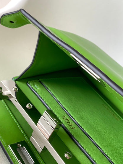 Sac Peekaboo ISeeU Petite 20 en cuir d'agneau vert Shw 