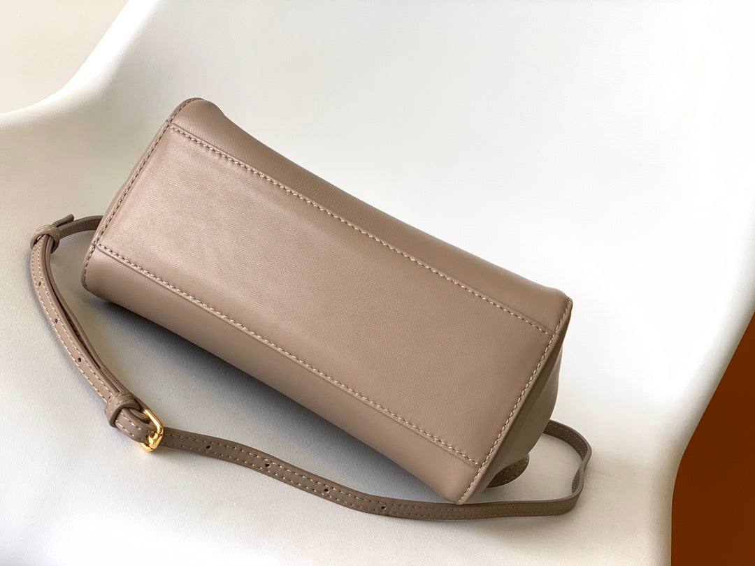 ピーカブー ミニ 23cm バッグ ライトブラウン ラムスキン ゴールド金具