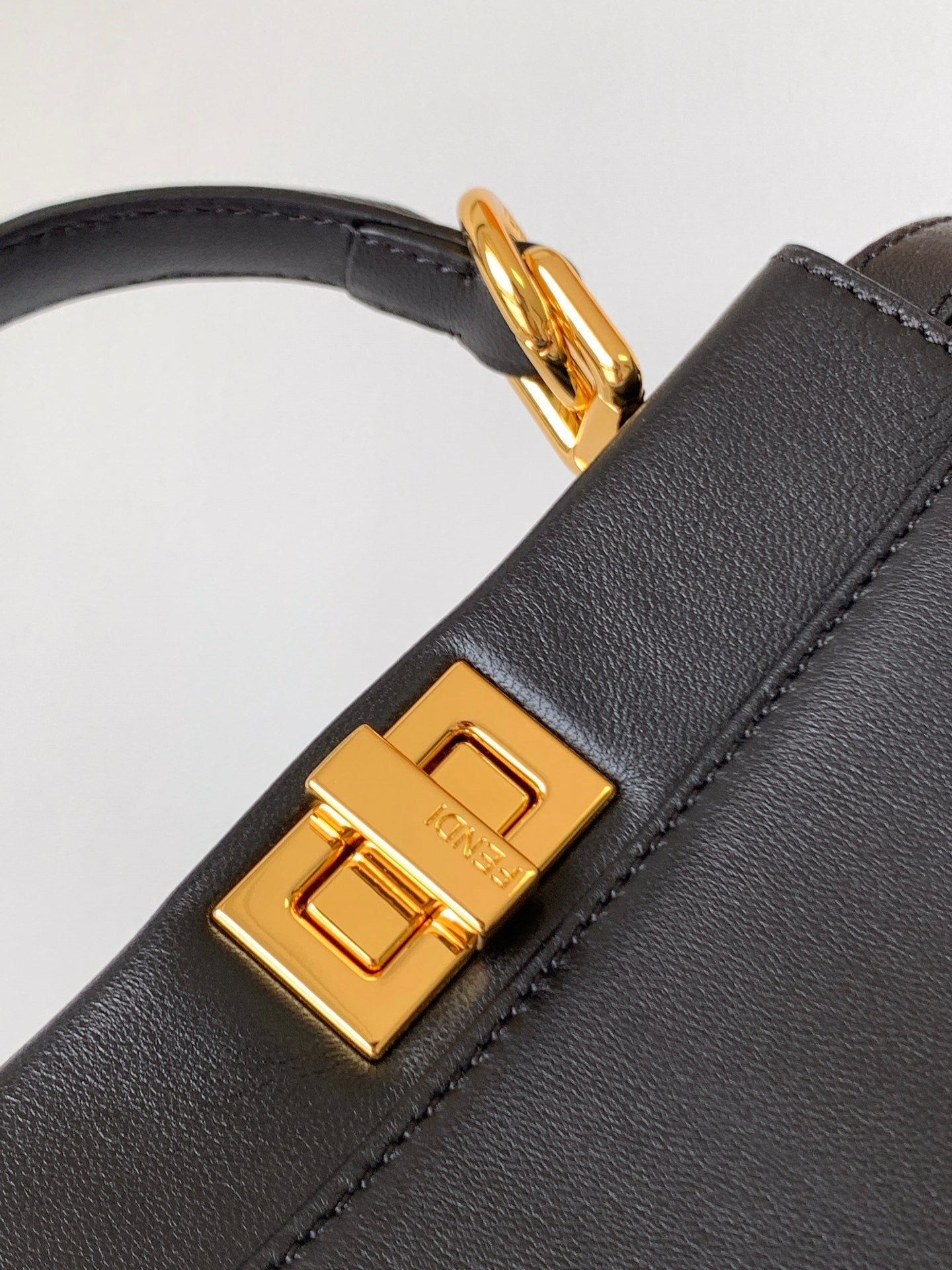 ピーカブー ミニ 23cm バッグ ブラック ラムスキン ゴールド金具