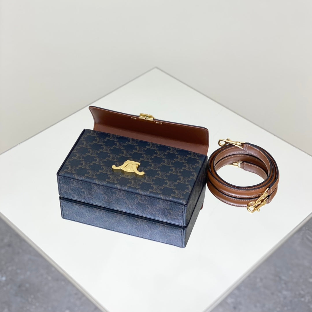 Coffret Triomphe 22 en cuir de veau naturel motif noir