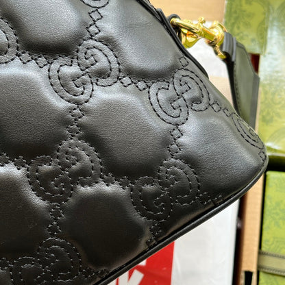 マテラッセレザーショルダーバッグ 23インチ ブラック エンボスカーフスキン ゴールド金具