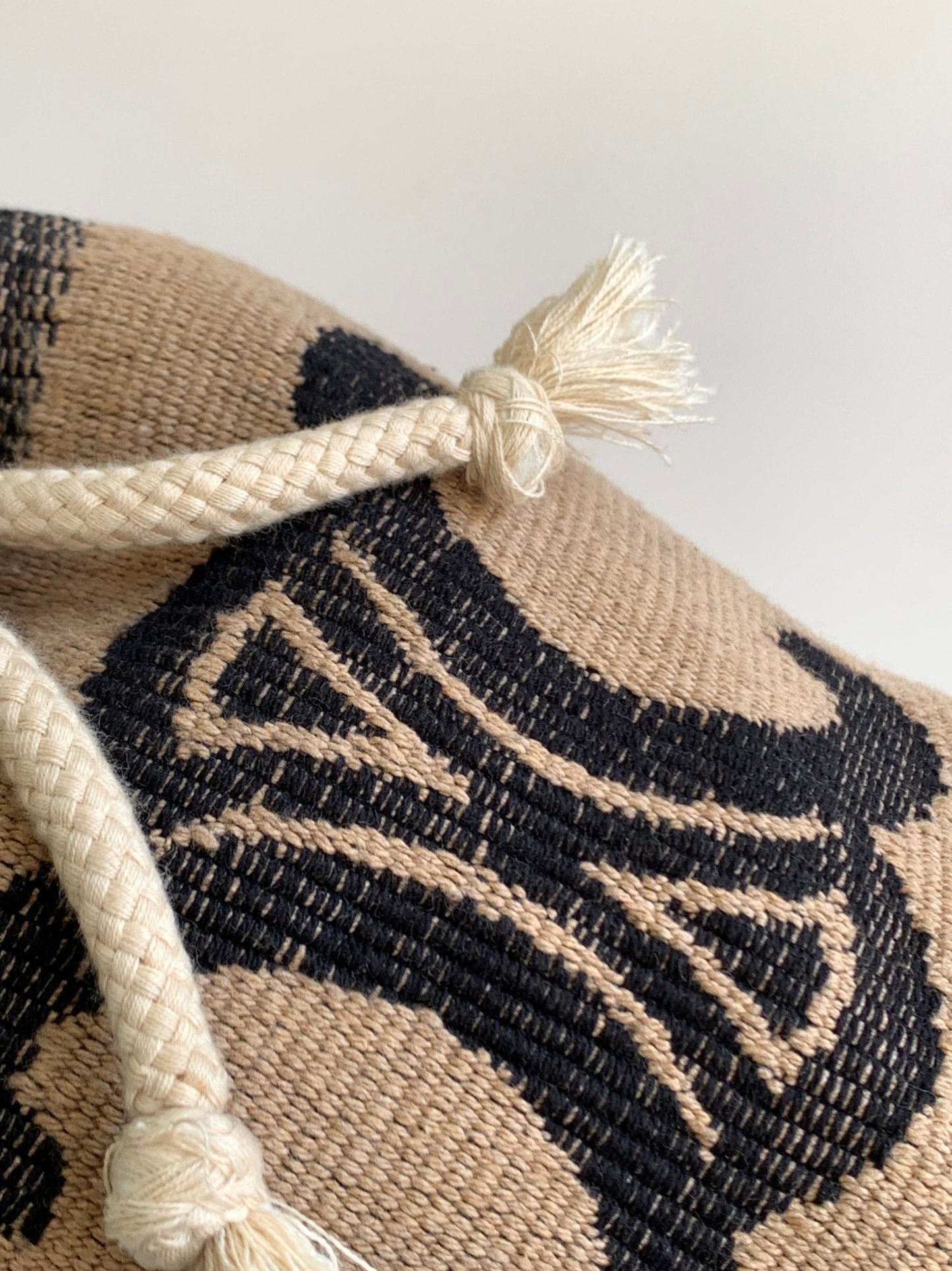 TRIPHOME 19 TISSU BRODÉ NOIR BEIGE