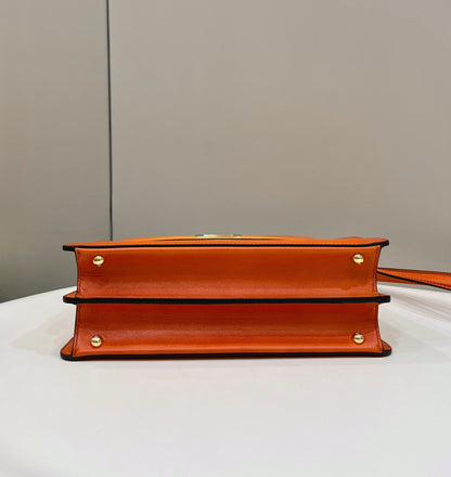 PEEKABOO ISEEU 33 EN CUIR DE VEAU LISSE ORANGE OMBRE, QUINCAILLERIE DORÉ
