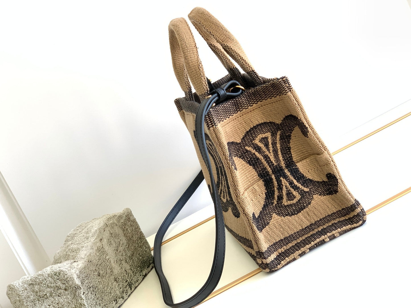 petit cabas thaï 27cm tissu noir brodé triomphe