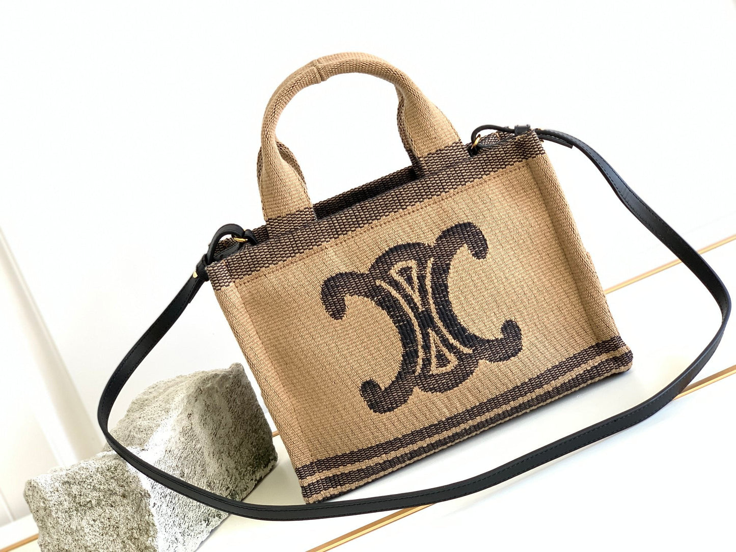 petit cabas thaï 27cm tissu noir brodé triomphe