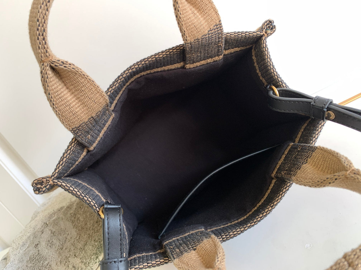 petit cabas thaï 27cm tissu noir brodé triomphe
