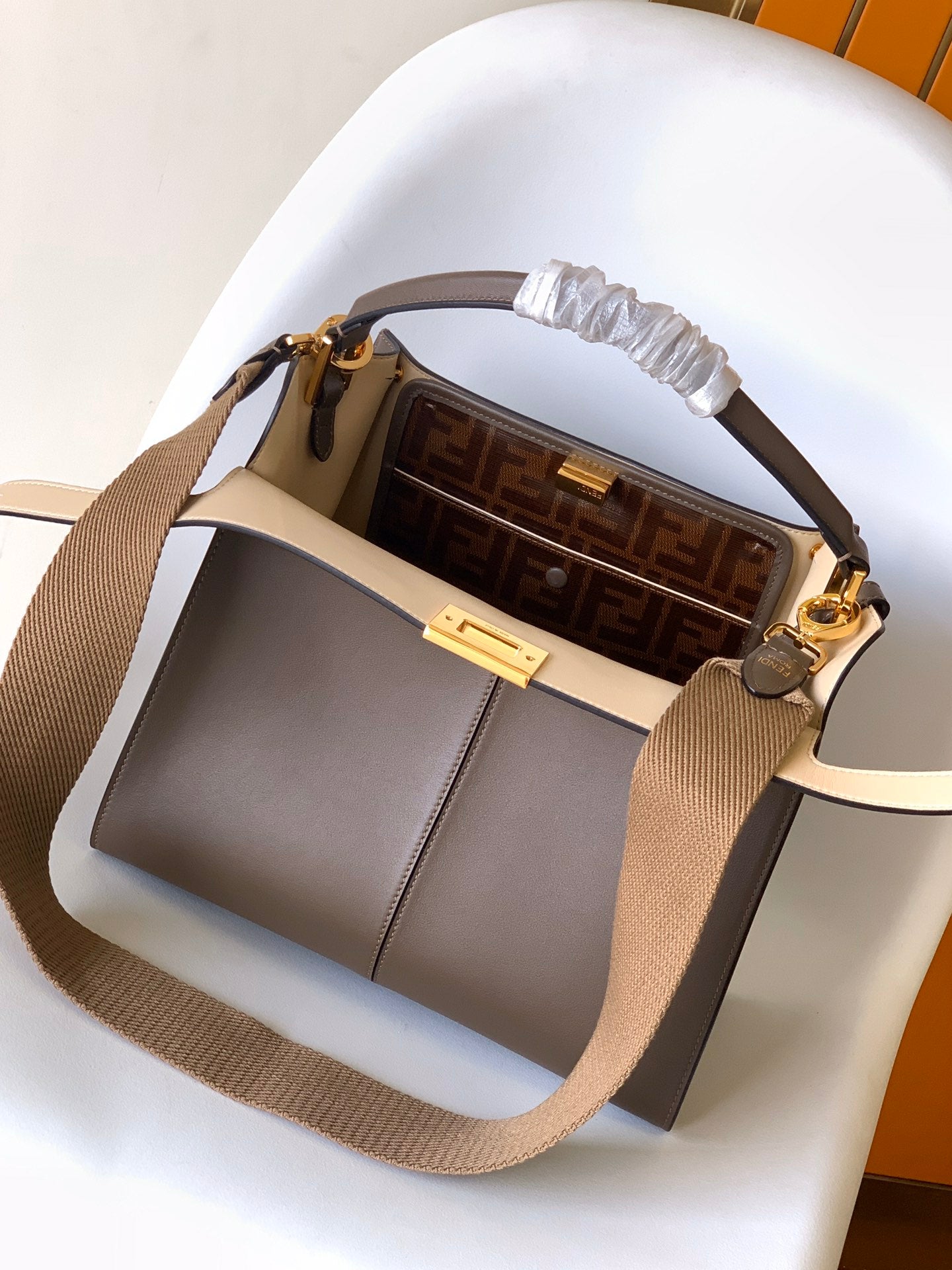 Sac Peekaboo X-lite medium 30 cm en cuir d'agneau marron et accessoires dorés 