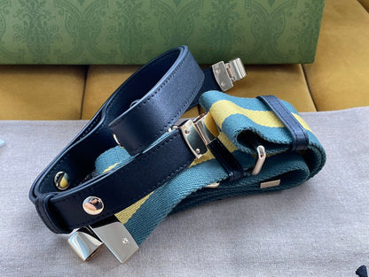 Petit sac bandoulière GG Attache 23 en cuir de veau noir