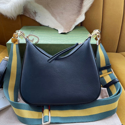 Petit sac bandoulière GG Attache 23 en cuir de veau noir