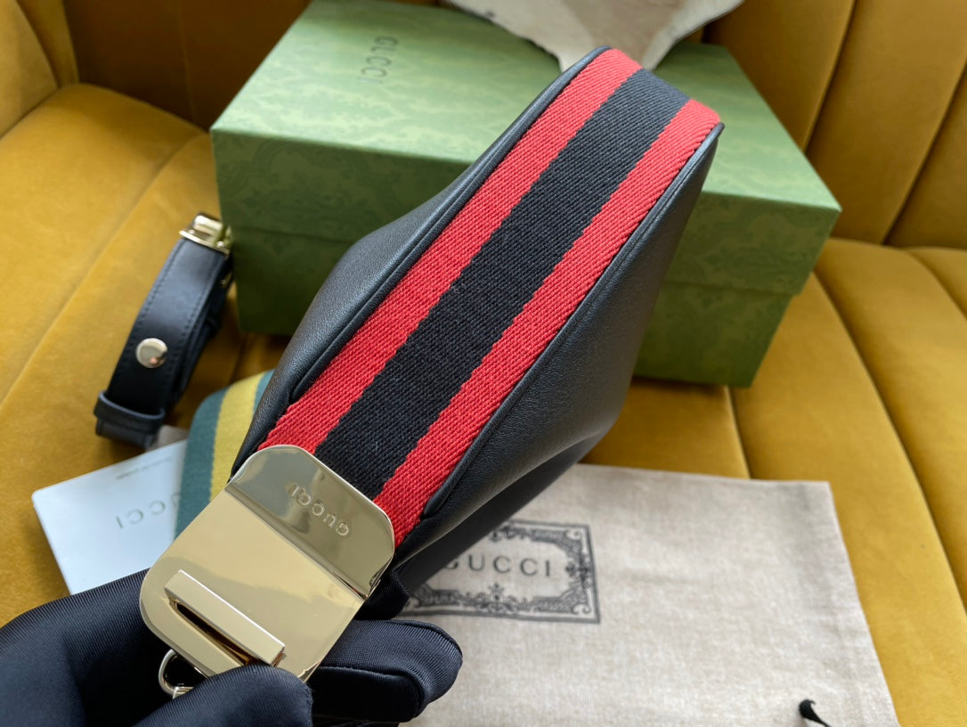 Petit sac bandoulière GG Attache 23 en cuir de veau noir