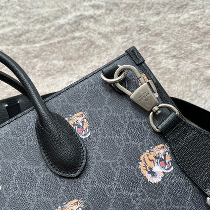SAC CABAS MOYEN IMPRIMÉ TIGRE 38 EN TOILE NOIRE ET BORDURE EN CUIR