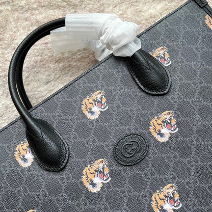 SAC CABAS MOYEN IMPRIMÉ TIGRE 38 EN TOILE NOIRE ET BORDURE EN CUIR